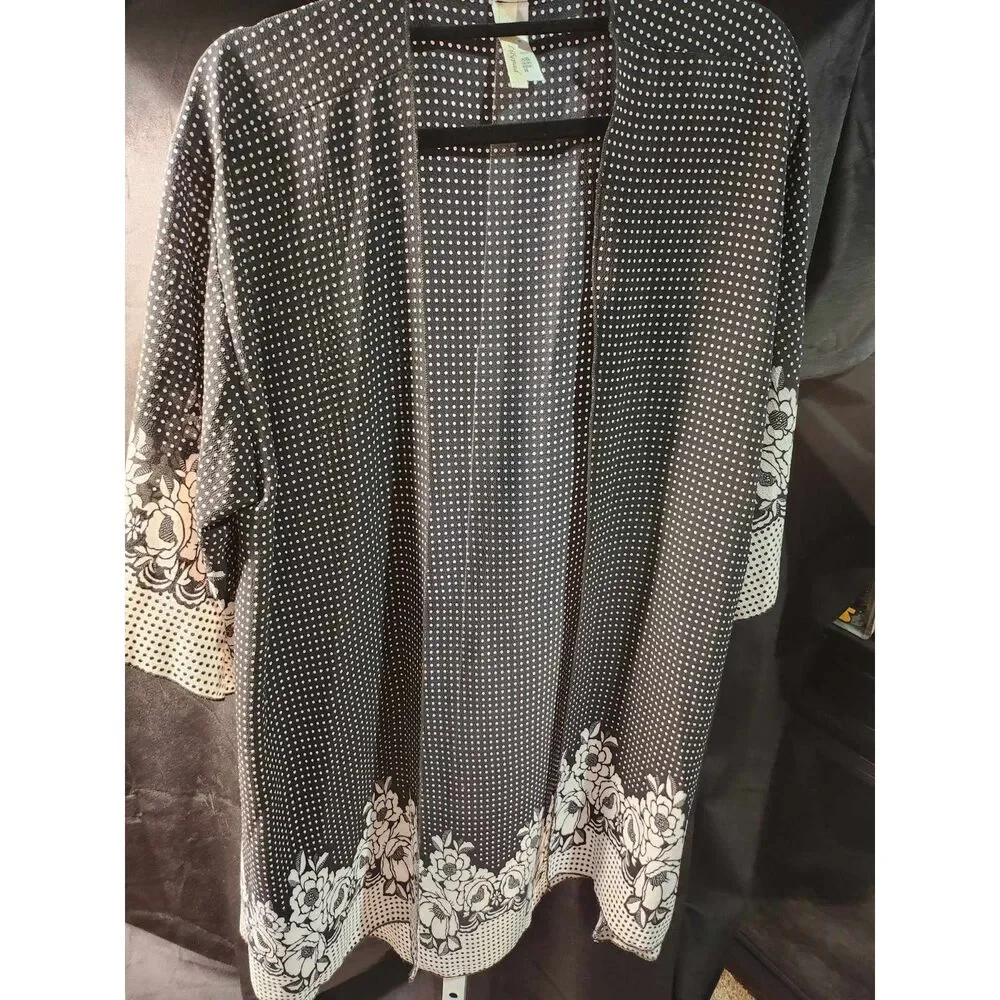 SOLD SOLD SOLD!! Lilypad Black and White Polka Dot Cardigan in a size 2X - Picture 6 of 6